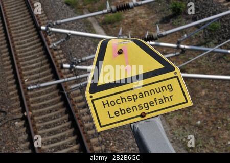 Bahnlinie, Hochspannung, Schoeneberg, Berlin, Deutschland Stock Photo