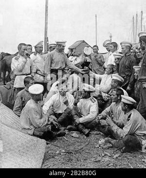 During the Russo-Japanese war in East Asia: Russian soldiers in a military camp in Manchuria. They talk and smoke a pipe. Stock Photo