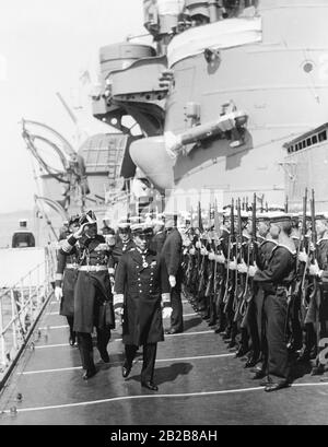 During a visit on the cruiser Ashigara of the Imperial Japanese Navy in Kiel, the German Vice Admiral Carls and the Japanese Rear Admiral Kobayashi inspect the crew of the ship. Stock Photo