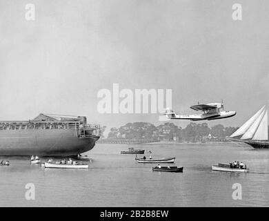 The Dornier Do 18 with the registration number D-ARUN and the baptismal name Zephir at take-off from the upper deck of the catapult ship "Schwabenland". Stock Photo