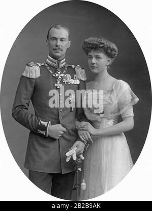 Prince Friedrich Wilhelm Viktor Karl Ernst Alexander Heinrich of Prussia and his wife Agatha zu Hohenlohe-Schillingsfuerst, Princess of Ratibor and Corvey. They got married in 1910 and had four children. Stock Photo