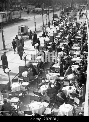 People sit on the terrace of Cafe Kranzler on the Kurfuerstendamm in Berlin. Stock Photo