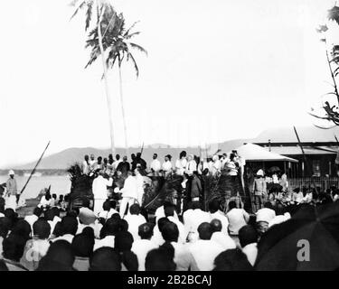 The chief of the Samoa Mataafa takes the oath of allegiance in the presence of the first German governor Wilhelm Solf, German officials, many missionaries and chiefs. Stock Photo