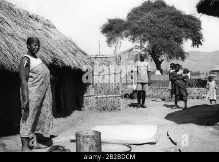 Askari camp in the Tanganyika Territory in German East Africa, today in Mbeya in the southern highlands of Tanzania. Corn is spread on the mat. The photo is undated. Stock Photo