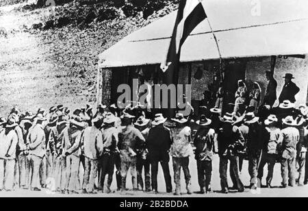 Under the flag on the stairs of the tent is Lieutenant Colonel Ludwig von Estorff at the final negotiations on the subjection of the rebellious Bondelswarts in Namibia. Stock Photo