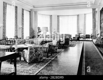 Adolf Hitler at the window of the Reich Chancellery, 1934 Stock Photo ...