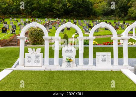 Memorial arches in Bryntaf Cemetery, Aberfan Cemetery, Mid Glamorgan, Wales, resting place of victims who died in the 1966 Aberfan mining disaster Stock Photo