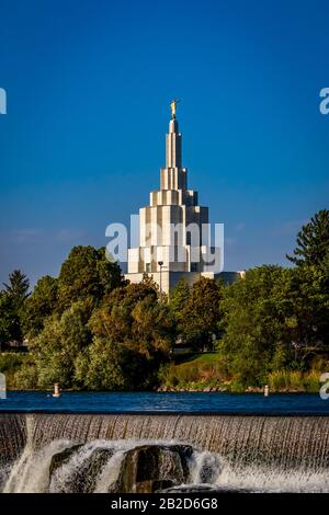 Mormon Temple in Idaho Falls, with Angel Moroni statue atop Stock Photo