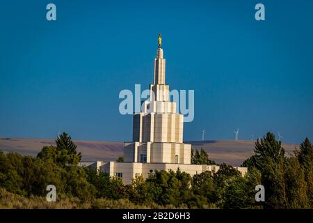 Mormon Temple in Idaho Falls, with Angel Moroni statue atop Stock Photo