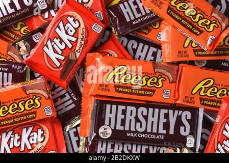 IRVINE, CALIFORNIA - OCTOBER 27, 2017: A variety of Hersheys Candy Bars. The full size candy bars are a favorite at Halloween. Stock Photo