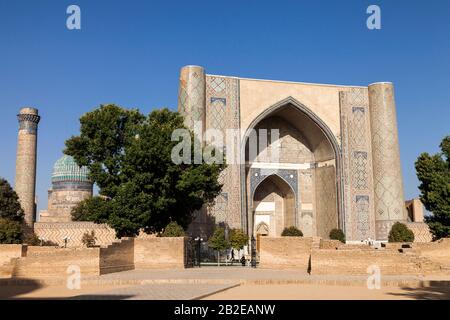 Main entrance facade, Bibi Khanym Mosque, Bibi Khanum mosque, Samarkand, Uzbekistan, Central Asia, Asia Stock Photo