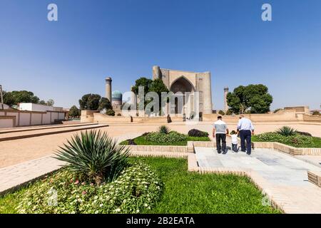 Main entrance facade, Bibi Khanym Mosque, Bibi Khanum mosque, Samarkand, Uzbekistan, Central Asia, Asia Stock Photo