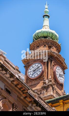 Australia - December 11, 2009: Closeup of red-stone clock tower on top of Lands Department Building under blue sky. Green top Photo - Alamy
