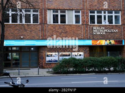 Berlin, Germany. 03rd Mar, 2020. The private school 'Berlin Metropolitan School' in Berlin Mitte is closed due to the corona virus. Credit: Annette Riedl/dpa/Alamy Live News Stock Photo