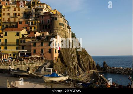 Manarola overlooks the sea in the province of La Spezia, is in the natural park of the Cinque Terre in Liguria, in north-western Italy. It is on the UNESCO World Heritage List Stock Photo