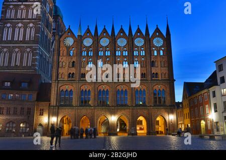 Rathaus, Alter Markt, Altstadt, Stralsund, Mecklenburg-Vorpommern, Deutschland Stock Photo