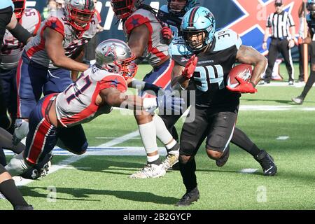 Dallas Renegades running back Cameron Artis-Payne (34)attempts to avoid the tackle by Houston Roughnecks linebacker DeMarquis Gates (47) during an XFL football game, Sunday, Mar. 1, 2020, in Arlington, Texas, USA. (Photo by IOS/ESPA-Images) Stock Photo