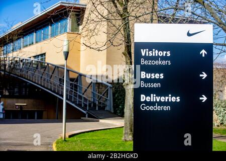 Stad bloem Zwitsers Toevallig Hilversum, Netherlands. 03rd Mar, 2020. HILVERSUM, Sportpark, 03-03-2020,  European headquarters Nike closed due to corona contamination. Exterior of  the Nike European Headquarters. The office of the sports brand keeps the  doors closed for two days ...