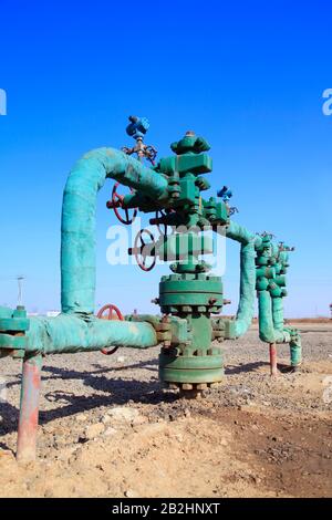 Oil field scene, oil pipelines and facilities Stock Photo