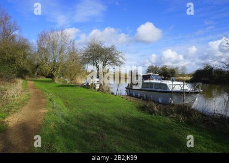 A view of  the River Great Ouse at Little Paxton Pits Nature Reserve. Stock Photo