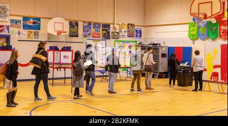 ARLINGTON, VIRGINIA, USA - MARCH 3, 2020: Democratic primary election voters wait on line to cast ballot at Key School. Stock Photo