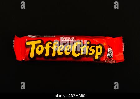 Nestle,Toffee crisp,multipack,7 pack,99 calories,white background Stock  Photo - Alamy