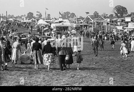 1950s, historical, visitors to the Thame Show, Oxfordshire, England, UK, one of the largest agricultural shows in Britain, with a history dating back to the 1850s. Stock Photo