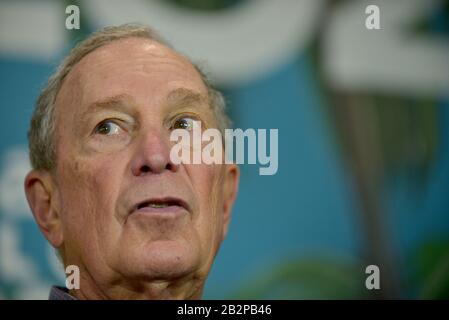 Miami, Florida, USA. 03rd Mar, 2020. Democratic presidential candidate, former New York City mayor Mike Bloomberg makes a stop at one of his campaign offices in the Little Havana neighborhood on March 3, 2020 in Miami, Florida. Bloomberg continues to campaign as voters cast their ballots in 14 states and American Samoa on what is known as Super Tuesday. Credit: Mpi10/Media Punch/Alamy Live News Stock Photo