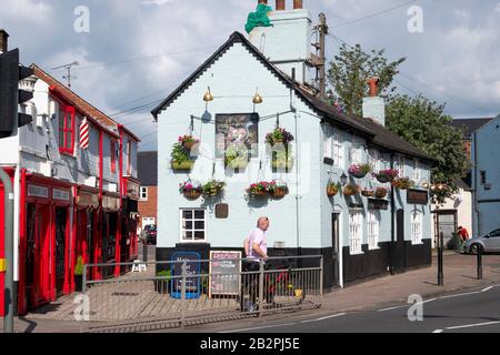 The Squirrel pub and surrounding shops in Rugby, Warwickshire, England Stock Photo