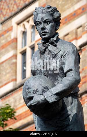 Statue of William Webb-Ellis, the originator of Rugby football, outside Rugby School, Rugby, Warwickshire, England. Stock Photo