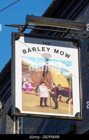 'The Barley Mow' pub sign, Rugby, Warwickshire, England Stock Photo