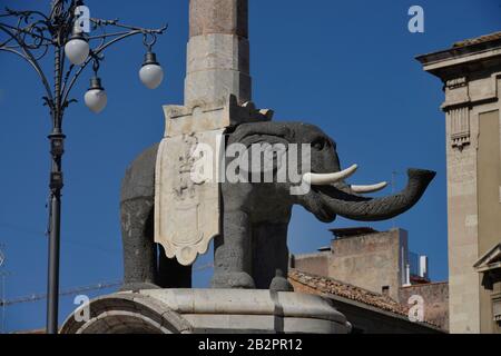 Elefantenbrunnen, Piazza Duomo, Catania, Sizilien, Italien Stock Photo