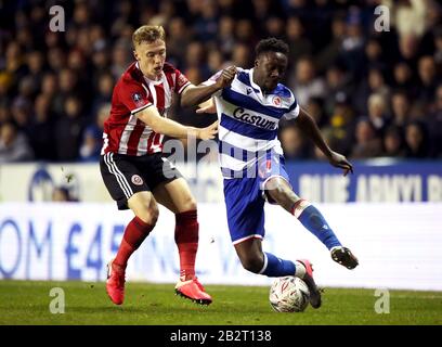Reading's Andy Yiadom (right) and Sheffield United's Ben Osborn battle for the ball during the FA Cup fifth round match at the Madejski Stadium, Reading. Stock Photo