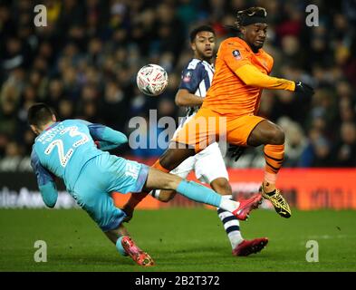 Newcastle United's Allan Saint-Maximin attempts a shot on goal during the FA Cup fifth round match at The Hawthorns, West Bromwich. Stock Photo