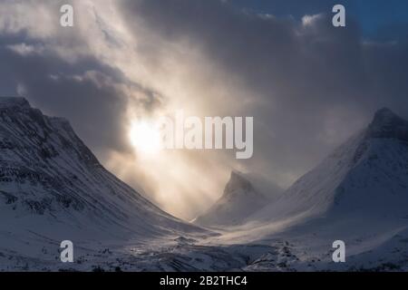 Landschaft im Schneetreiben, Stuor Reaiddavaggi, Norrbotten, Lappland, Schweden, Maerz 2017 Stock Photo