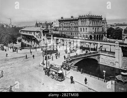 Elevated railway at Hallesches Tor, historical photo, ca. 1920, Berlin, Germany Stock Photo