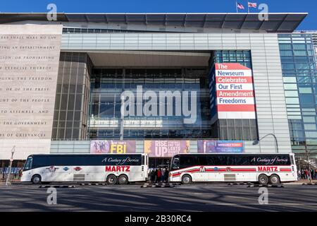 Front entrance to the busy Newseum, a museum exploring journalism's past, present & future located on Pennsylvania Avenue. Stock Photo