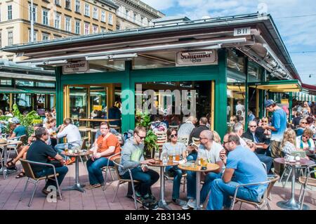 Diners at the Naschmarkt Sunday market, Vienna, Austria Stock Photo