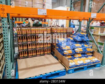 Las Vegas, MAR 3: Interior view of Costco which the Long rice were already sold out on MAR 3, 2020 at Las Vegas, Nevada Stock Photo