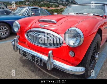 Austin-Healey was a brand of sports car. The marque was established through a joint venture arrangement set up in 1952 between Leonard Lord of the Aus Stock Photo