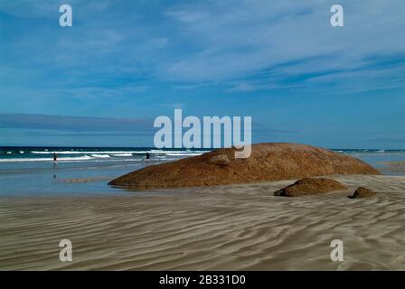 Australia, unidentified fisher man and rocks named The Granites in  Koorong Nationalpark Stock Photo