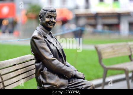 London, England, UK. 'Scenes in the Square' statue trail - Mr Bean Stock Photo