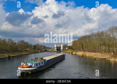 Oranienburg, Germany. 04th Mar, 2020. A Polish goods transport ship sails from Lake Lehnitz in the direction of the Lehnitz lock. The lock connects the Lehnitzsee with the Havel-Oder waterway. The Havel-Oder waterway is part of the Berlin-Szczecin waterway. Credit: Patrick Pleul/dpa-Zentralbild/ZB/dpa/Alamy Live News Stock Photo