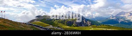 Cadini-group from mountain shelter Refugio Auronzo Stock Photo - Alamy