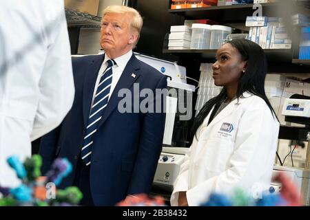 Bethesda, United States Of America. 03rd Mar, 2020. Bethesda, United States of America. 03 March, 2020. U.S President Donald Trump tours the viral pathogenesis laboratory at the National Institutes of Health March 3, 2020 in Bethesda, Maryland. Credit: Shealah Craighead/White House Photo/Alamy Live News Stock Photo