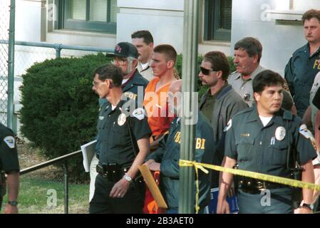 Perry, Oklahoma USA, Apr. 21, 1995.: Timothy McVeigh under arrest 2 days after the terrorist bombing of the Murrah Federal Building in Oklahoma City. Stock Photo