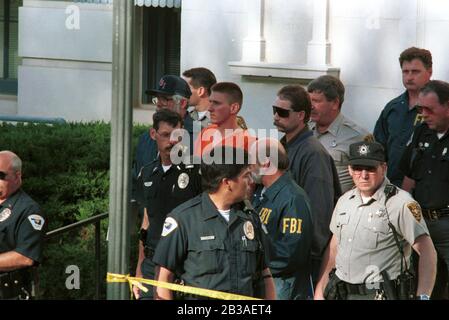 Perry, Oklahoma USA, Apr. 21, 1995.: Timothy McVeigh under arrest 2 days after the terrorist bombing of the Murrah Federal Building in Oklahoma City. Stock Photo