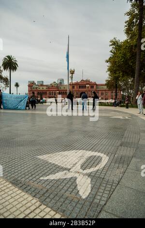 Handkerchief of the Mothers of Plaza de Mayo engraved on the ground. In the background, the Casa Rosada Argentina Stock Photo