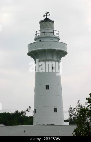 Overcast view of the Eluanbi lighthouse at Kenting, Taiwan Stock Photo