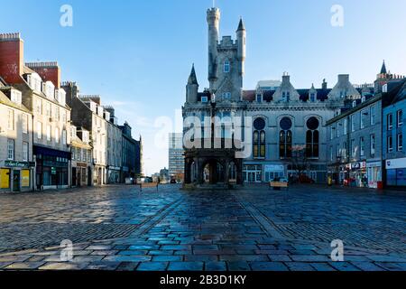 Early Morning photograph of empty Mercat Cross square, Castlegate, Aberdeen, Scotland, the Salvation Army Church in the background Stock Photo